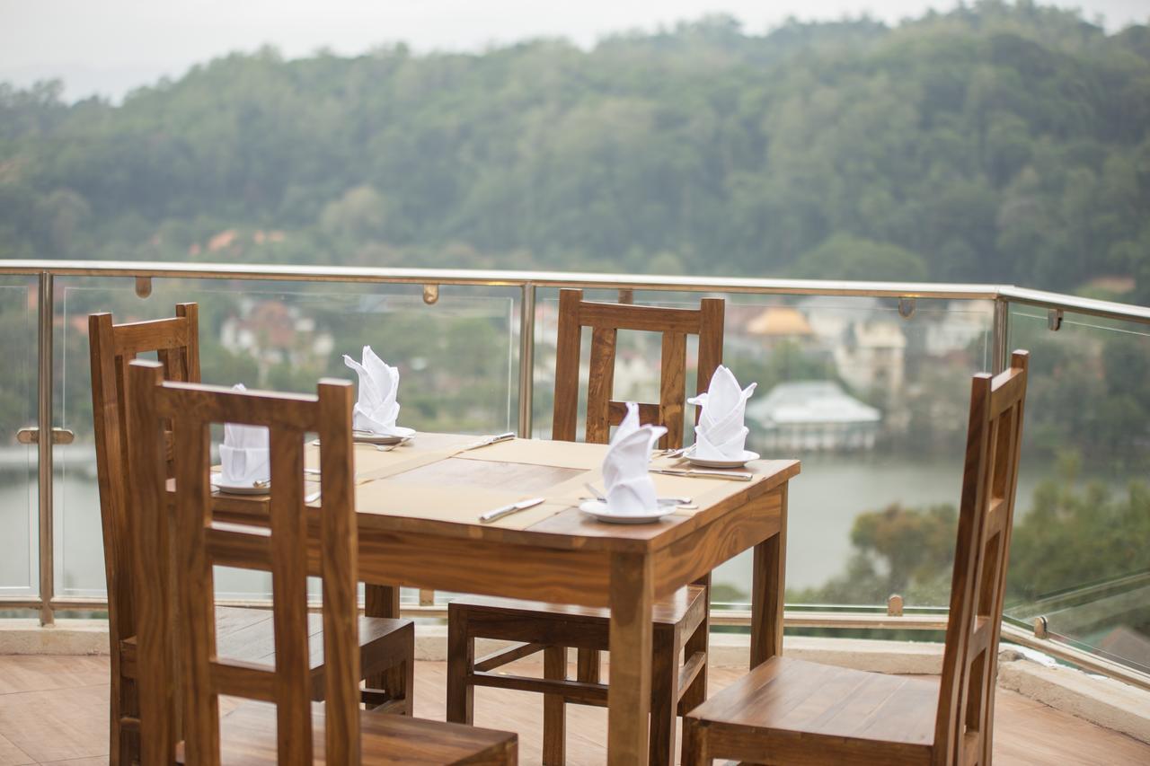 Sandriana Lake View Hotel Kandy Exterior foto